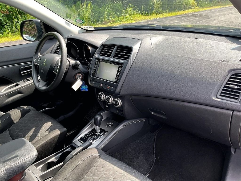 Used 2025 Alloy Silver Metallic Mitsubishi  image 14