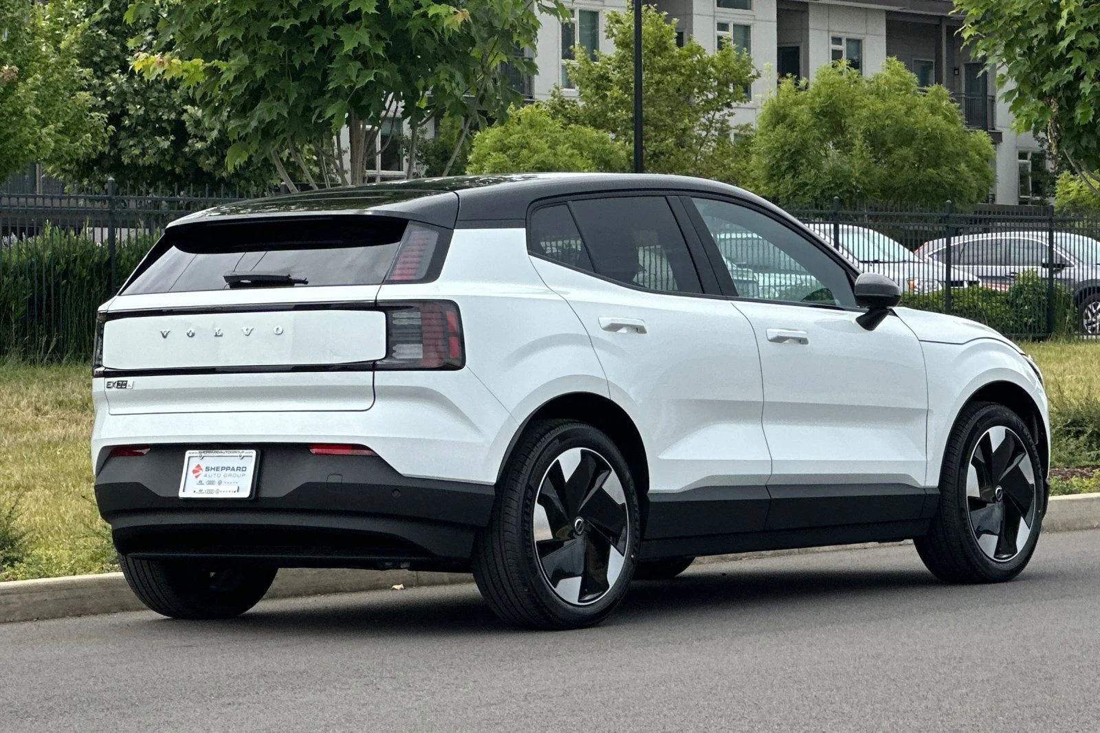 New 2026 Crystal White Volvo Plus image 3