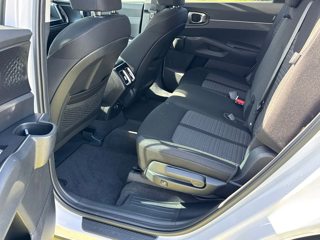 New 2026 Glacial White Pearl Kia LX image 20