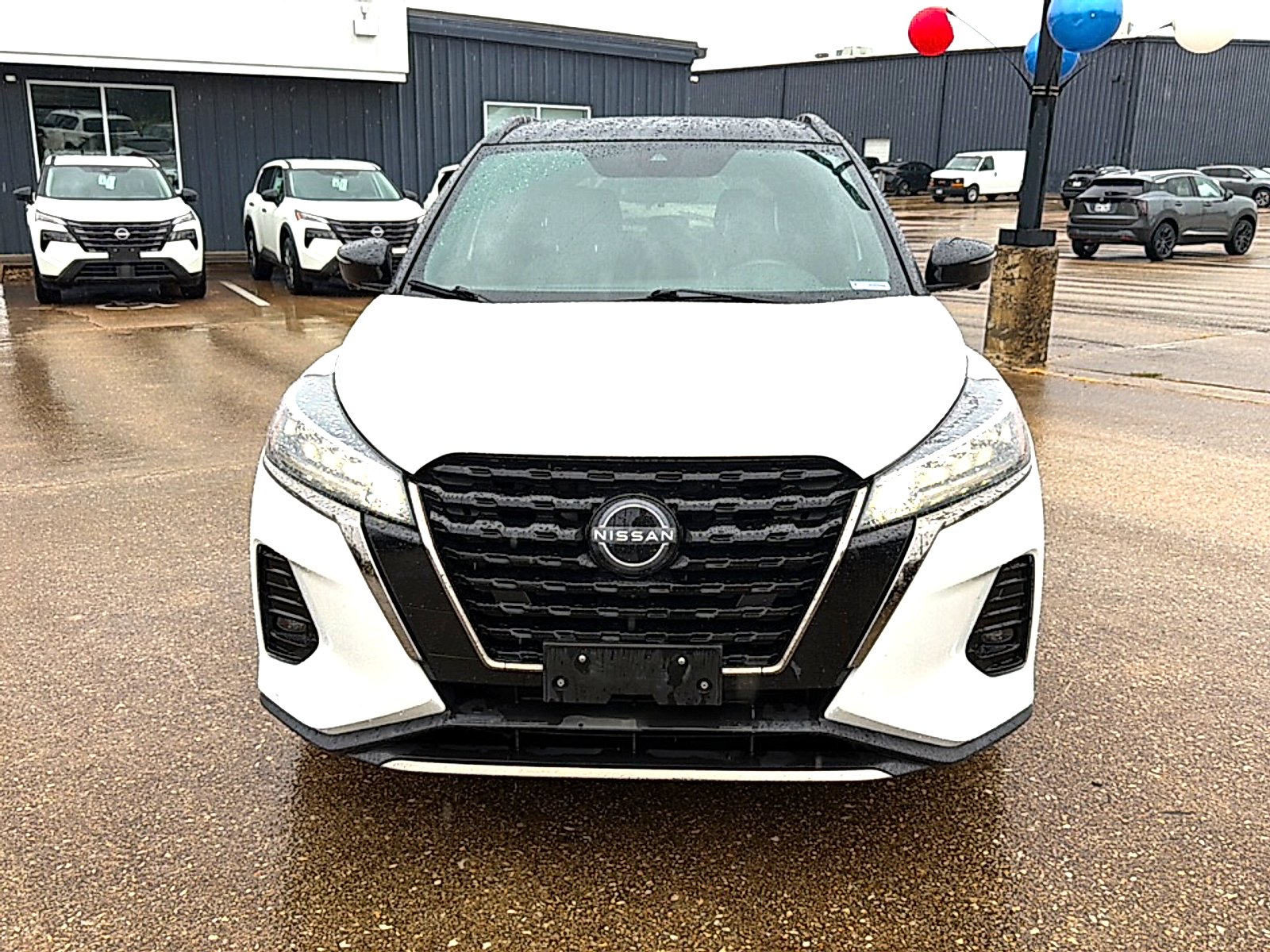 Used 2023 Aspen White Tricoat/Super Black Nissan SR Xtronic CVT image 3