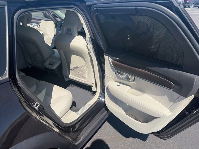 Used 2018  Volvo T6INSCRIPT image 17