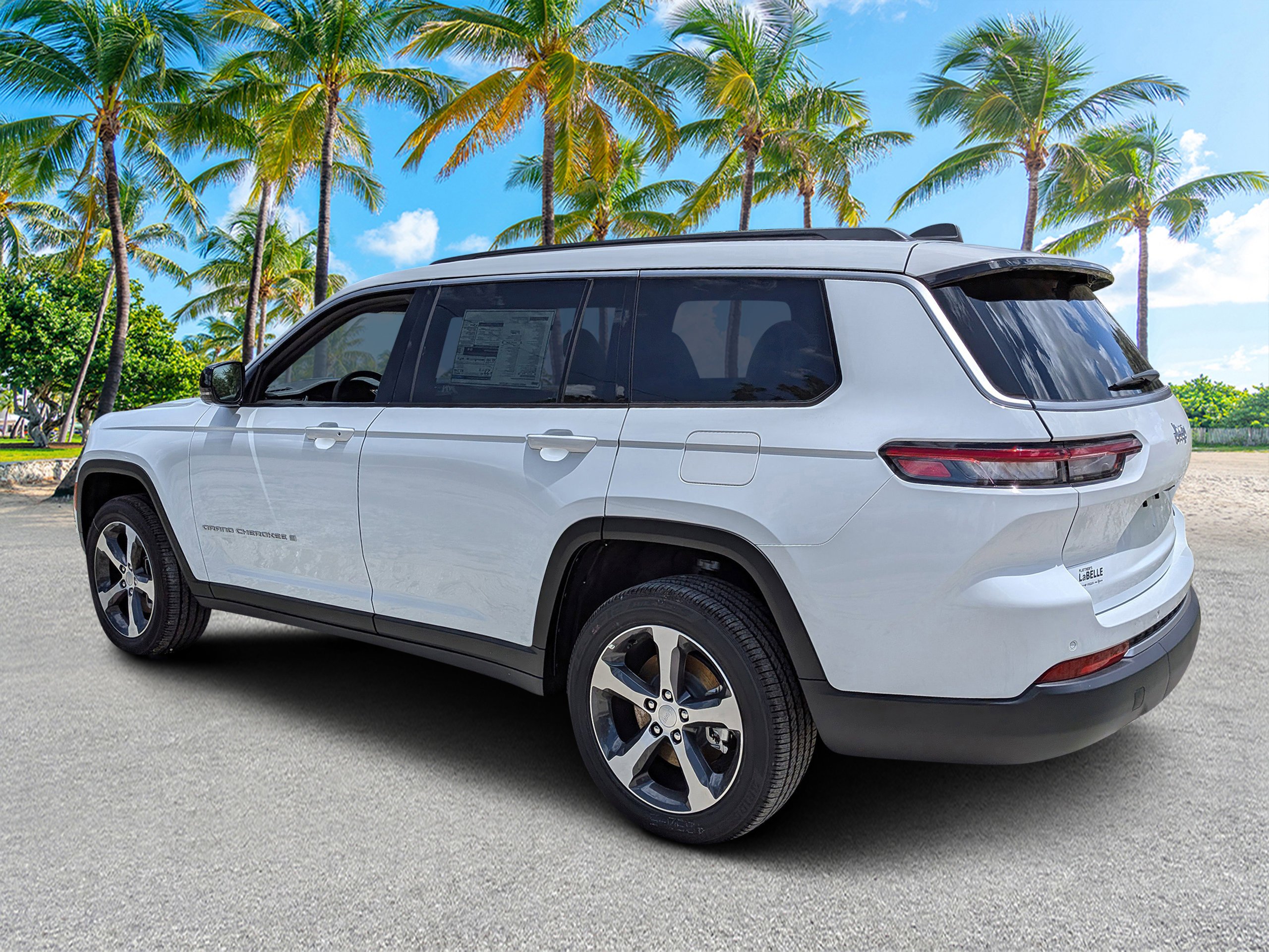New 2026 Bright White Clear-Coat Exterior Paint Jeep Limited image 5