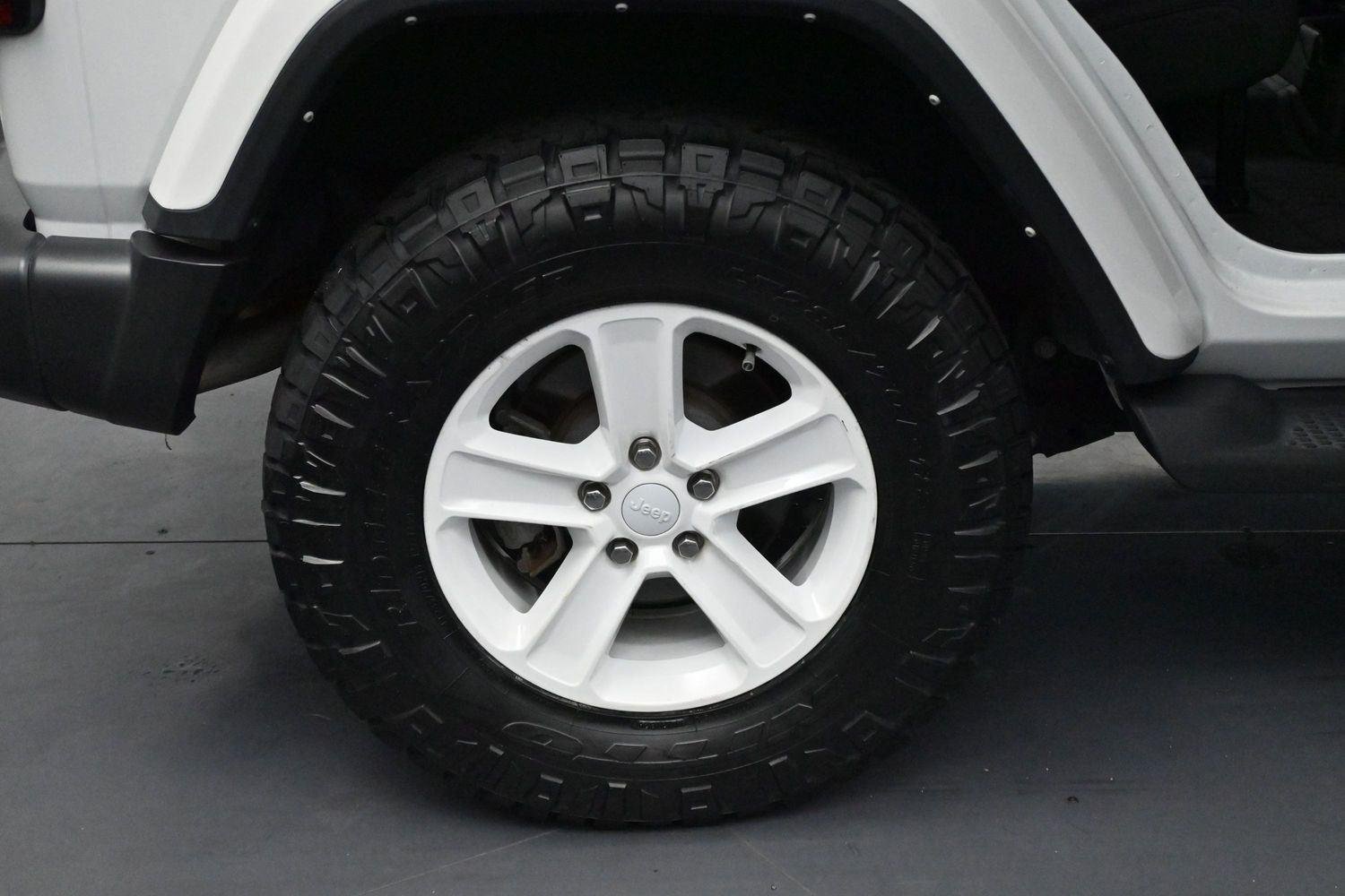 Used 2022 Bright White Clearcoat Jeep Unlimited Sahara image 33