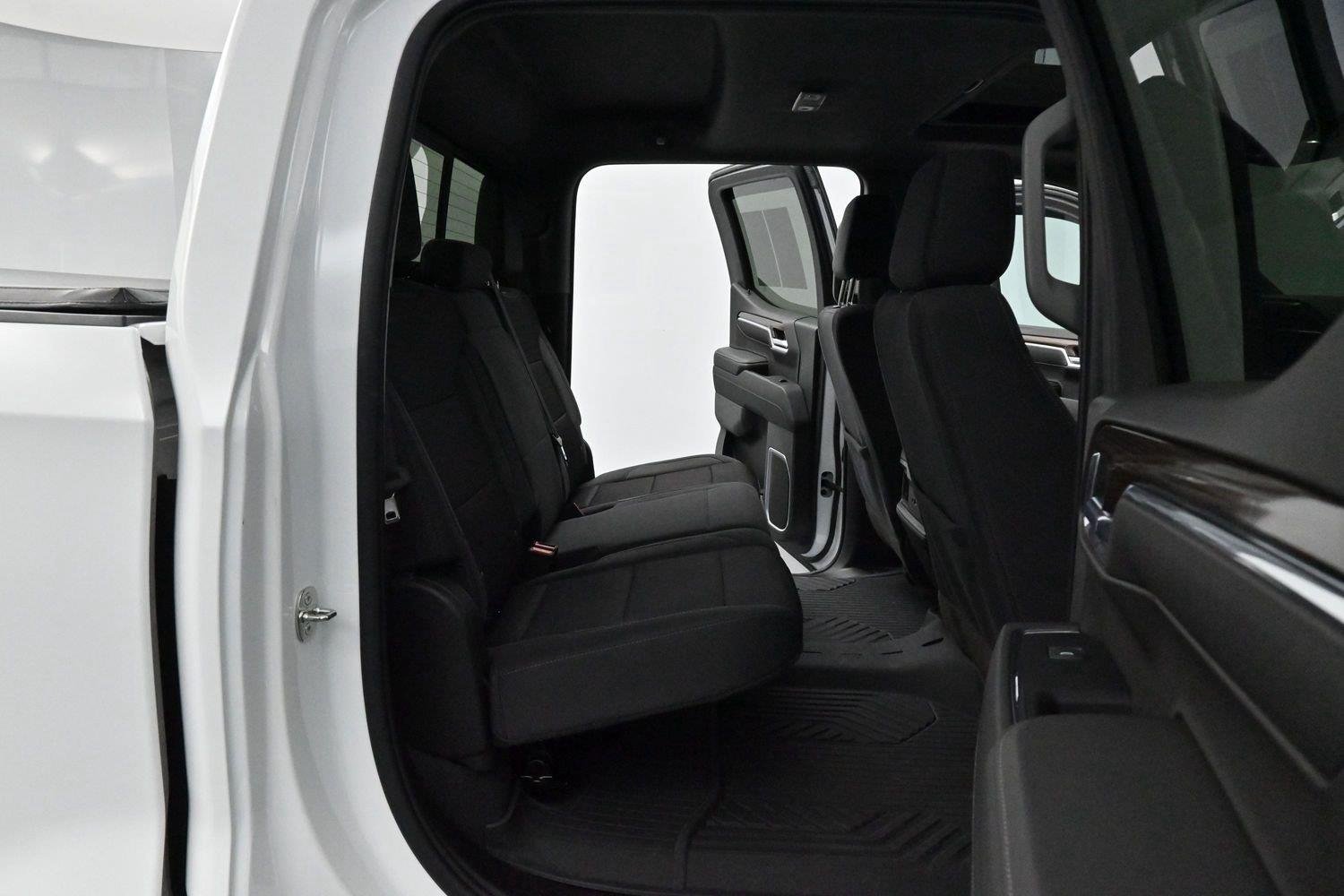 Used 2023 SUMMIT WHITE Chevrolet RST image 18