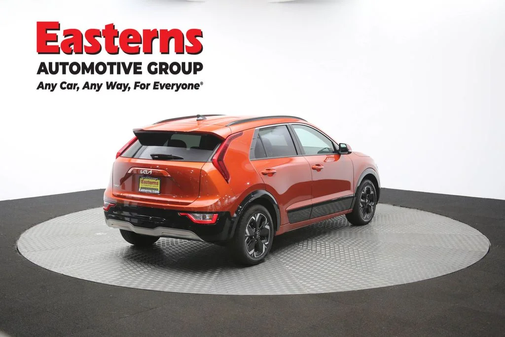 Used 2023 Red Kia Wind image 40