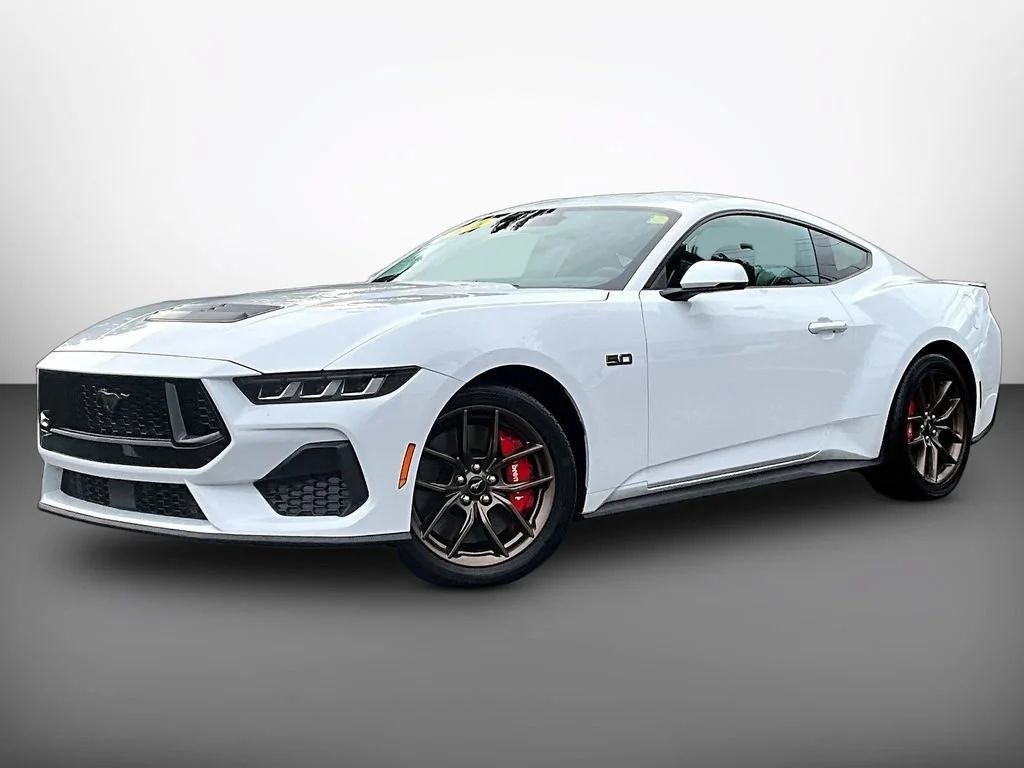 Used 2025 Oxford White Ford GT Premium image 3