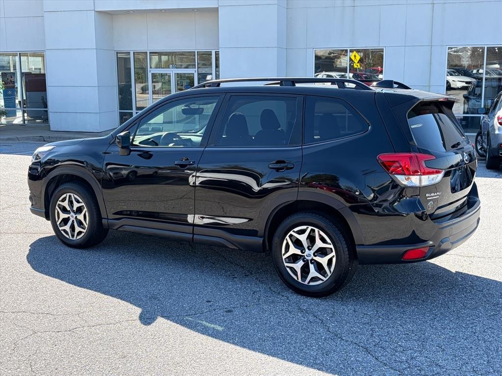 Used 2024 Crystal Black Silica Subaru Premium image 5