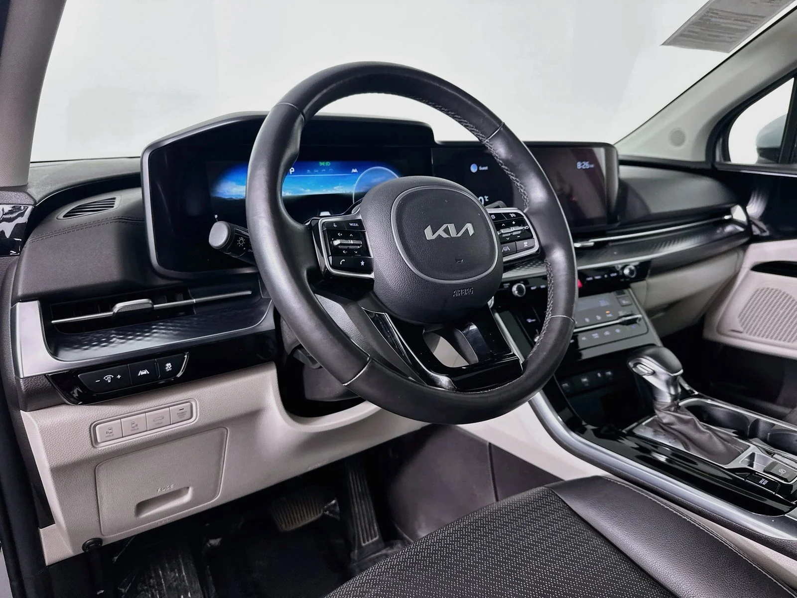 Used 2022 Ceramic Silver Kia SX Prestige image 9