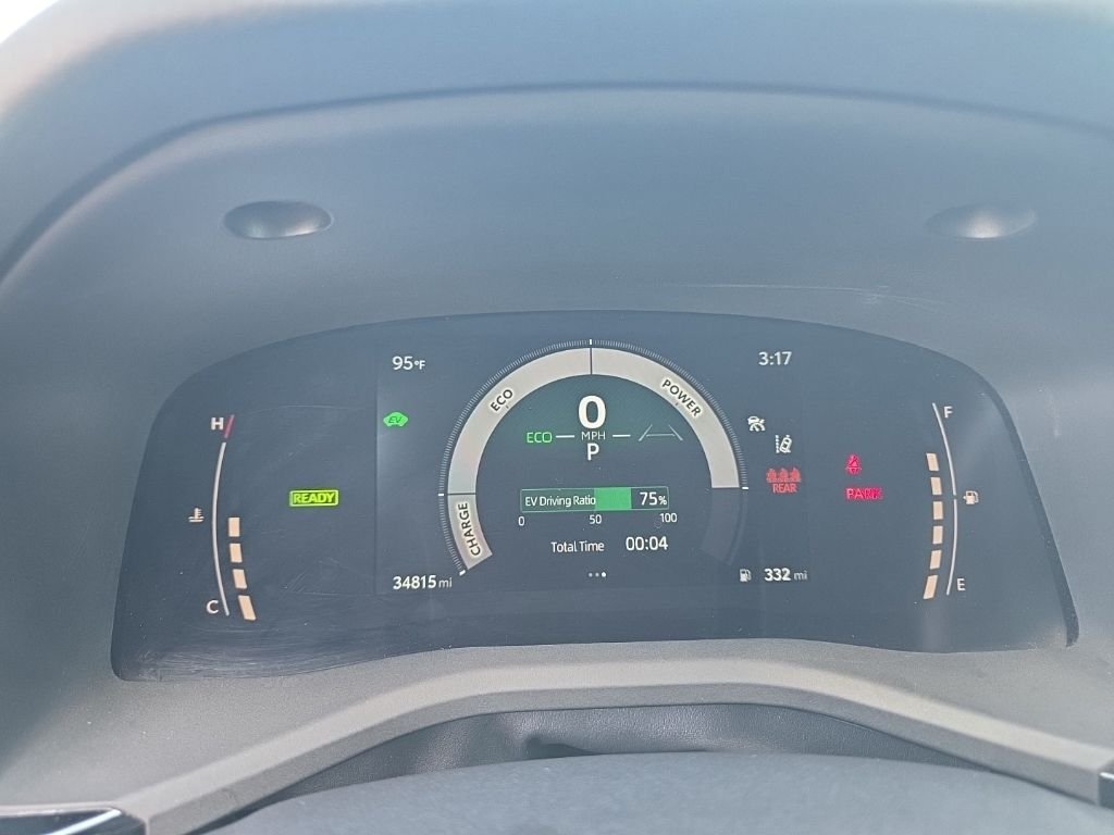 Used 2025 White Toyota LE image 18