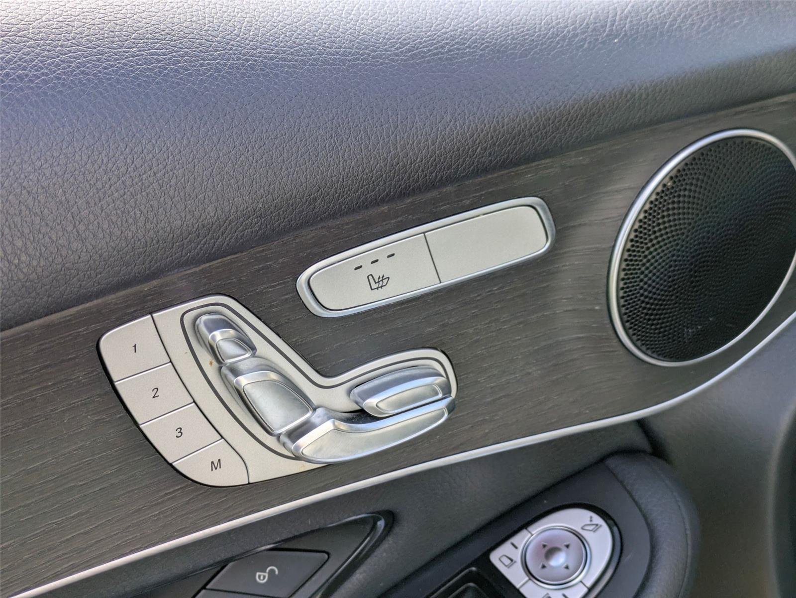 Used 2020 Polar White Mercedes-Benz GLC 300 image 15