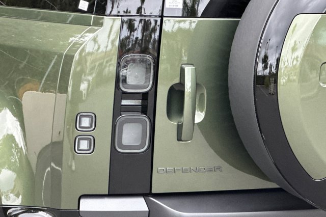 New 2026 Woolstone Green Land Rover X-Dynamic SE image 26