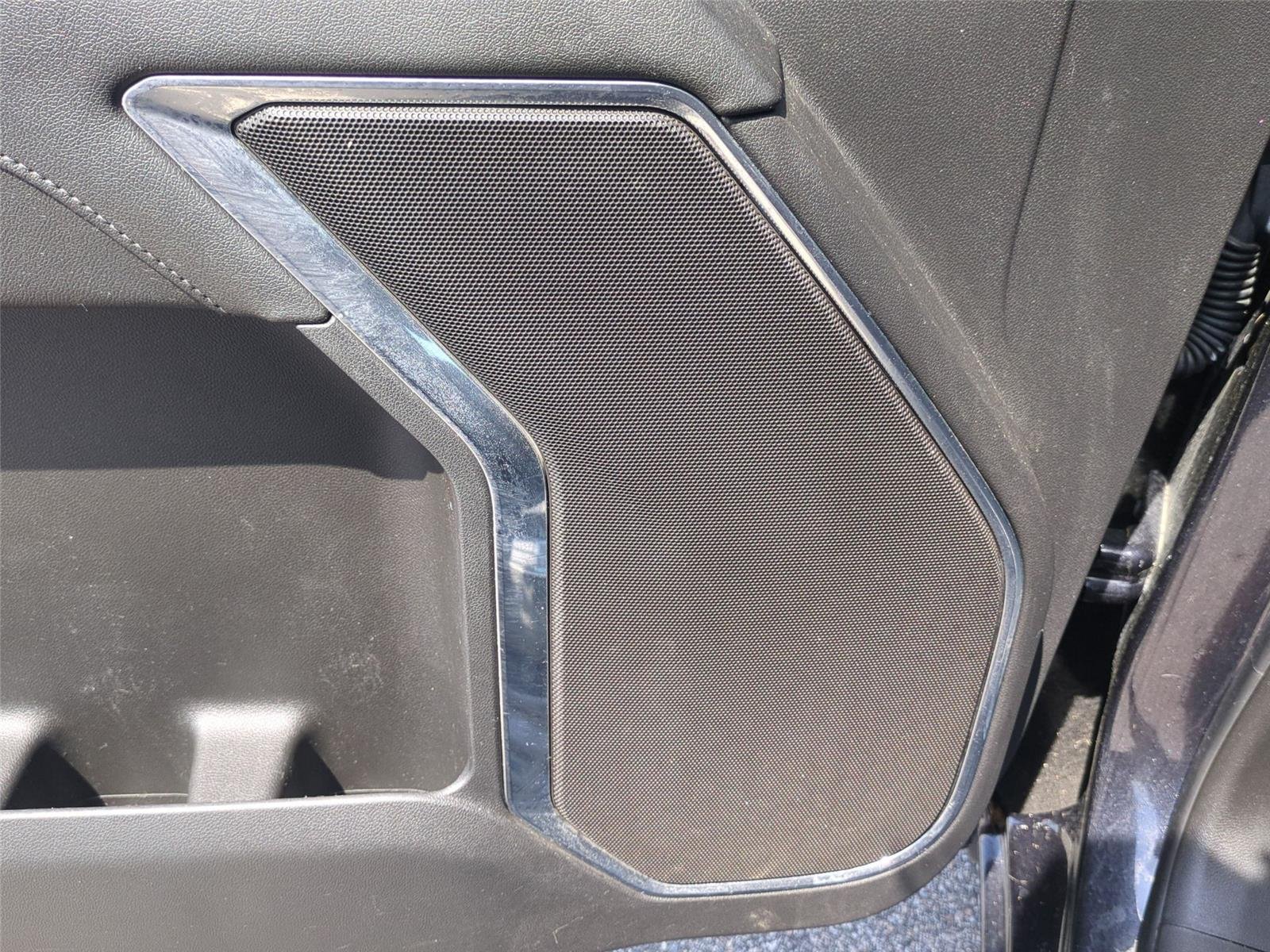 Used 2024 Onyx Black GMC Elevation image 17