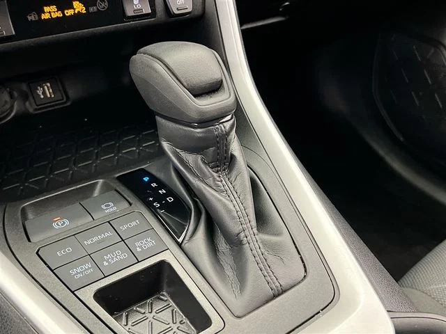 2024 Toyota RAV4 XLE - Photo 27