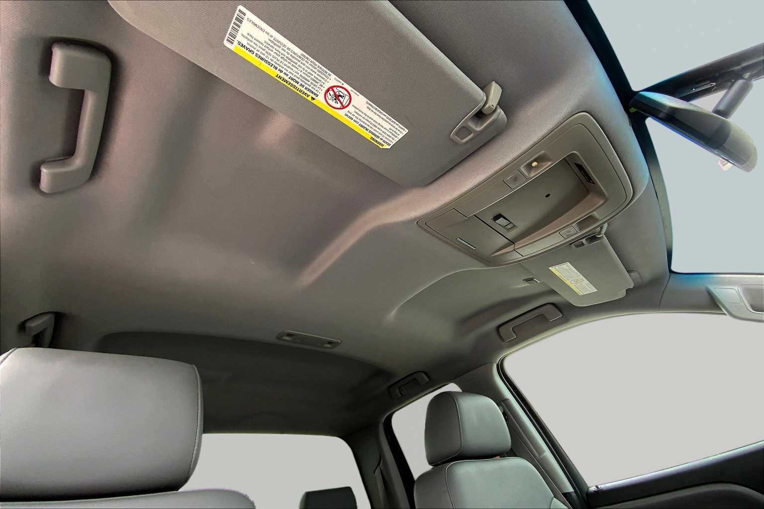 Used 2015 Summit White Chevrolet Work Truck image 13