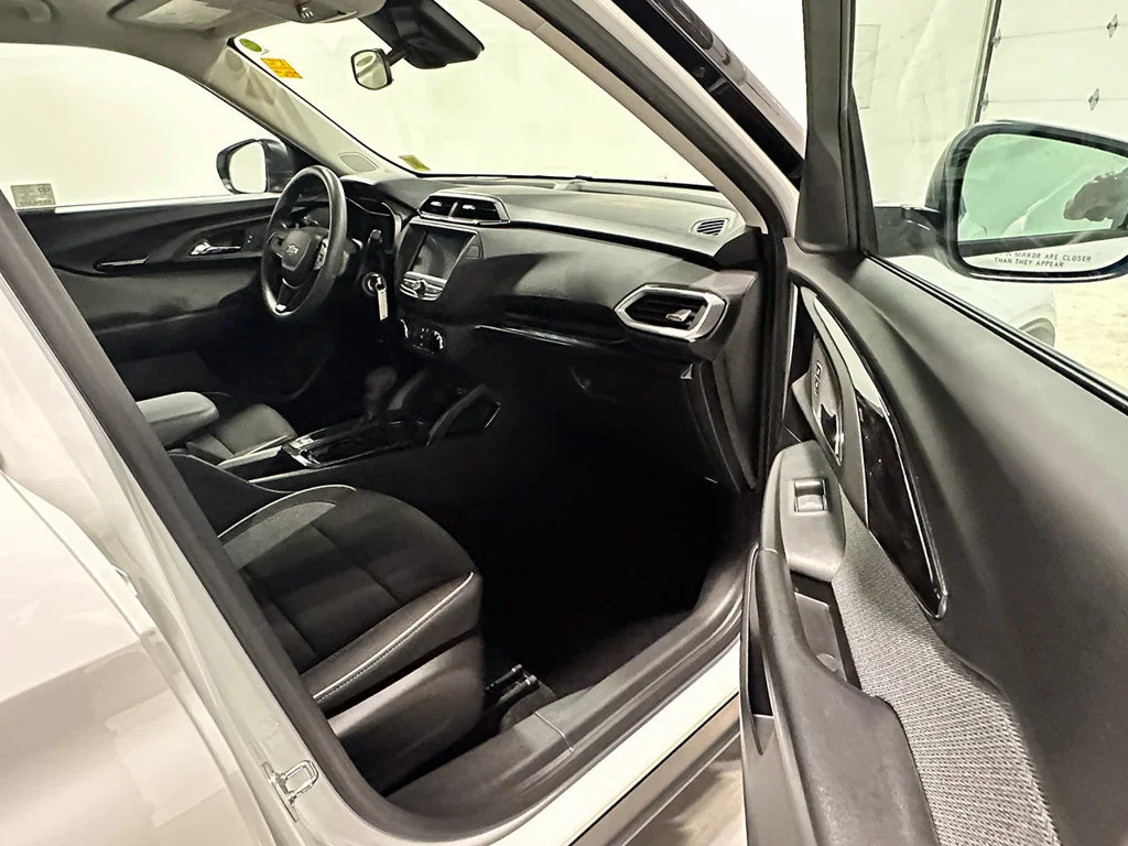 Used 2023 SUMMIT WHITE Chevrolet LS image 22