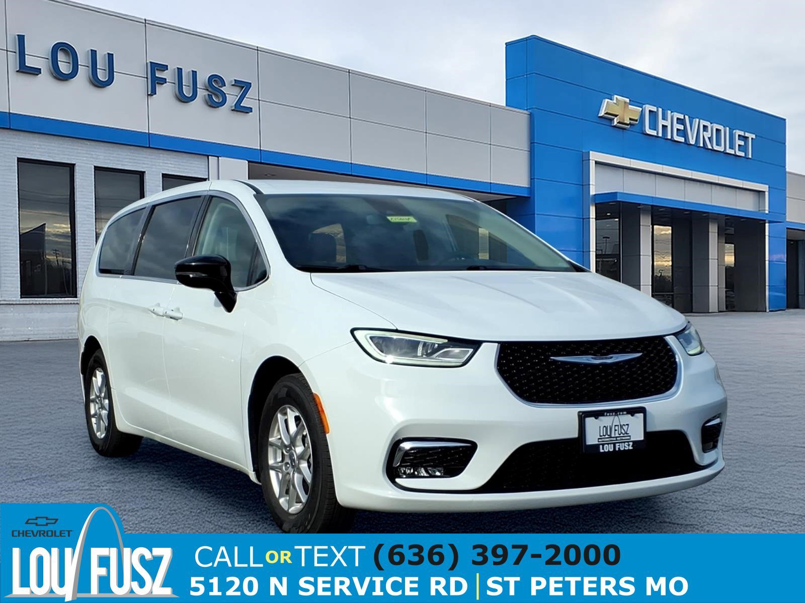 2024 Chrysler Pacifica Touring L's photo