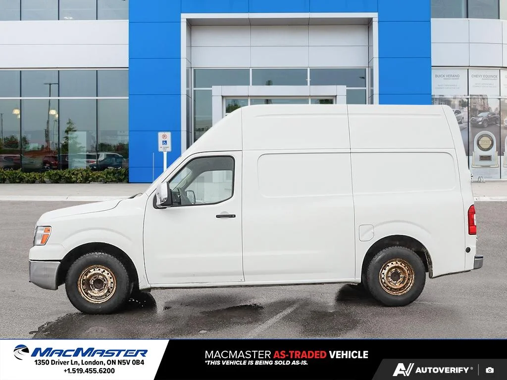 Used 2017  Nissan  image 2