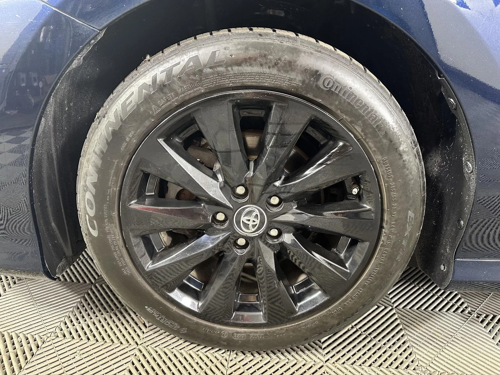 Used 2019 Galactic Aqua Mica Toyota LE image 16