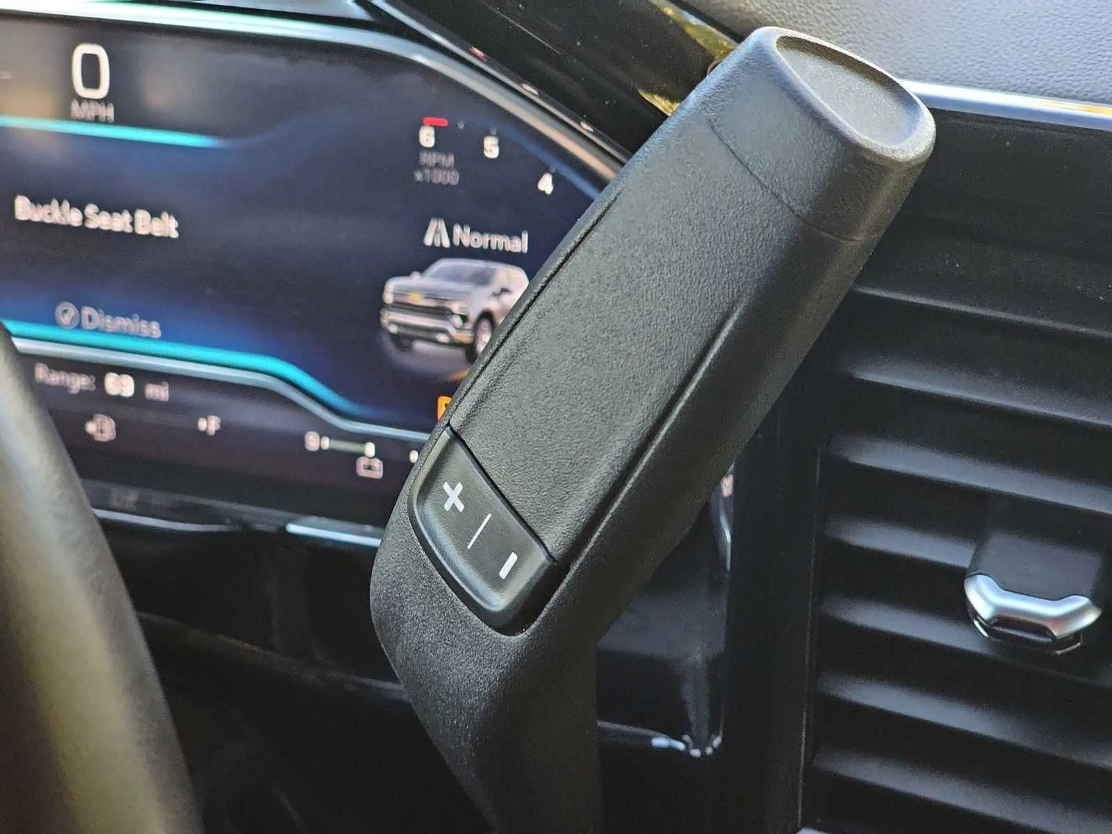 Used 2025 Summit White Chevrolet LT image 16