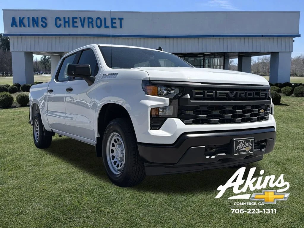New 2026 Summit White Chevrolet WT image 4