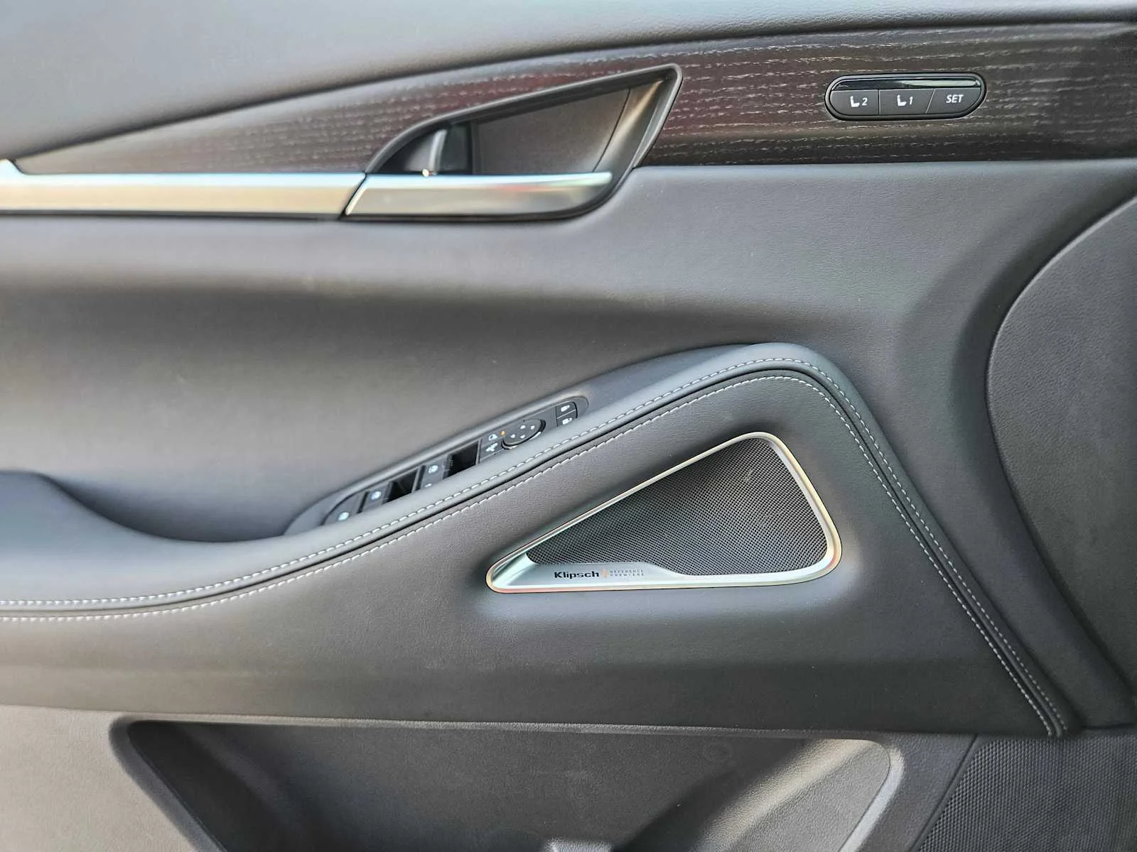 New 2027 2T DEEP EMRLD INFINITI Autograph AWD image 17