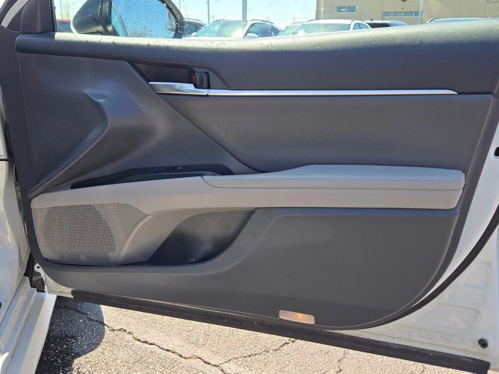 2020 Toyota Camry XLE - Photo 8