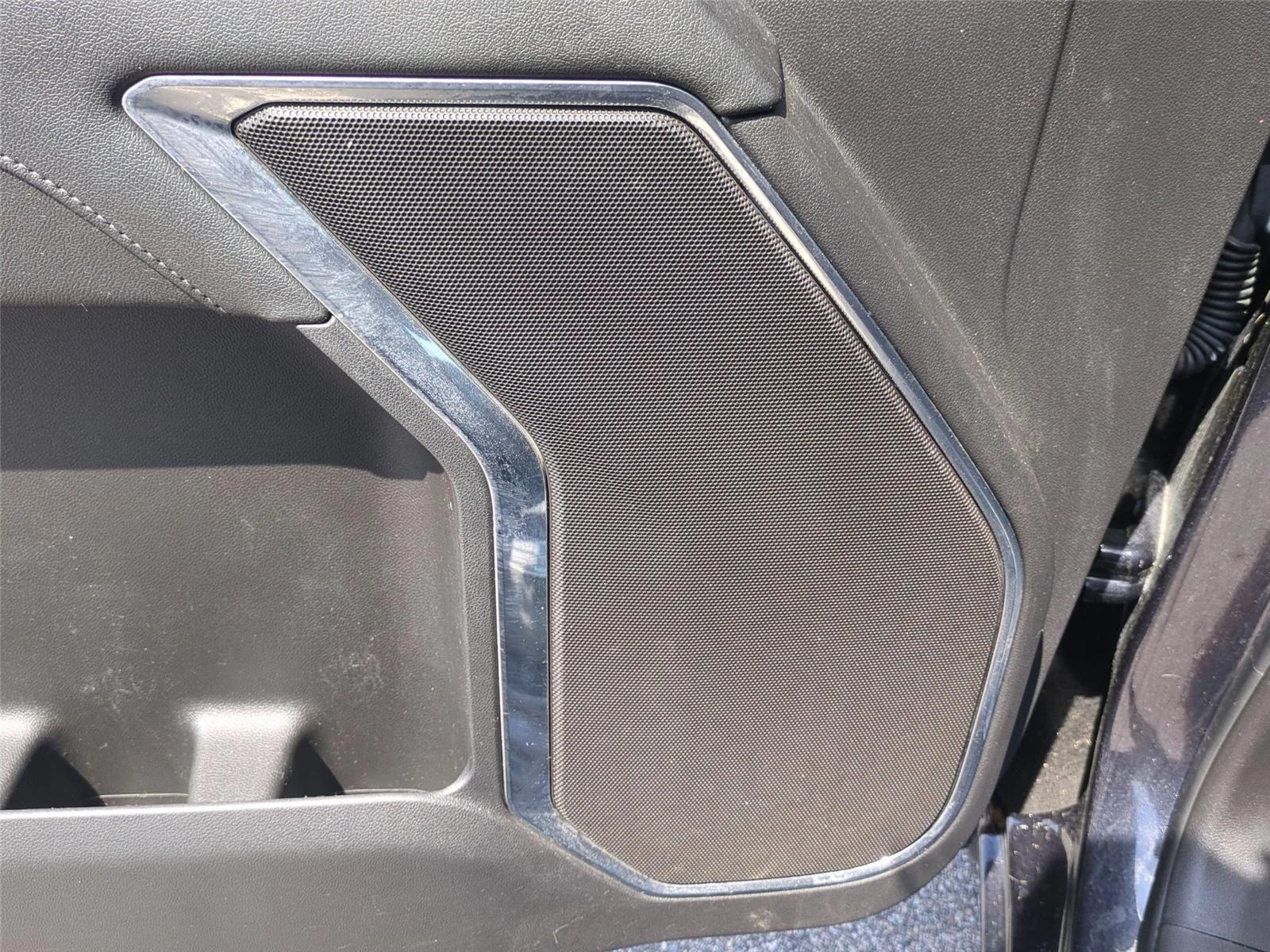 Used 2024 Onyx Black GMC Elevation image 17