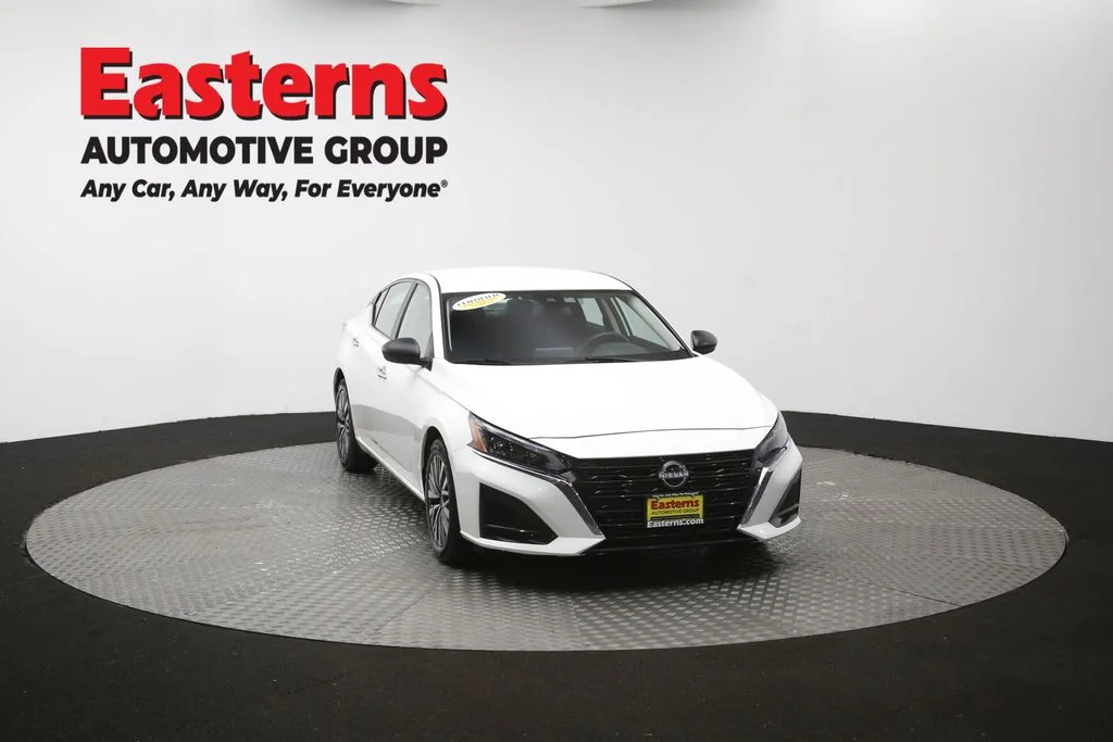 Used 2025 White Nissan 2.5 SV image 48