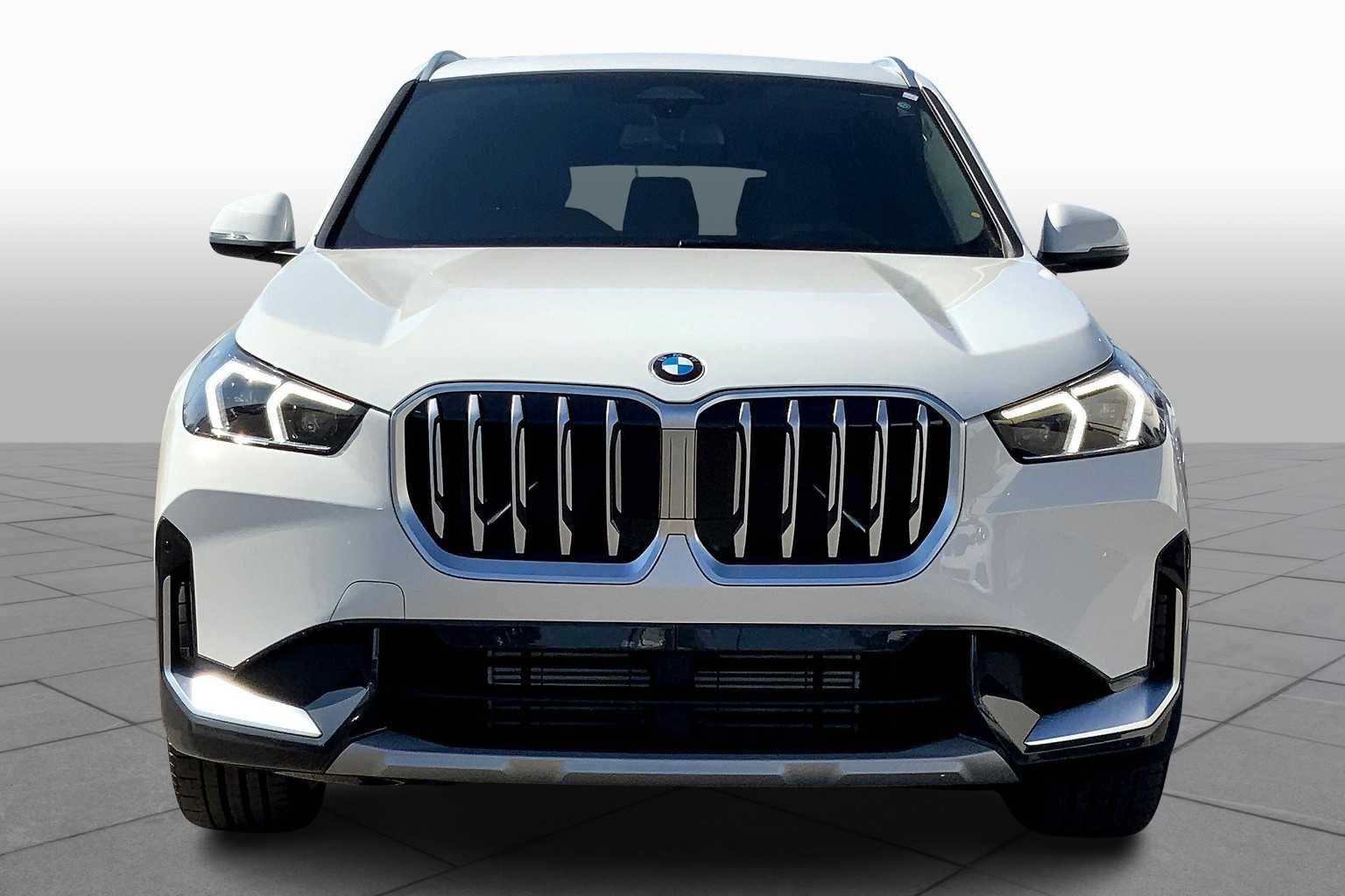 New 2025 Alpine White BMW xDrive28i image 3