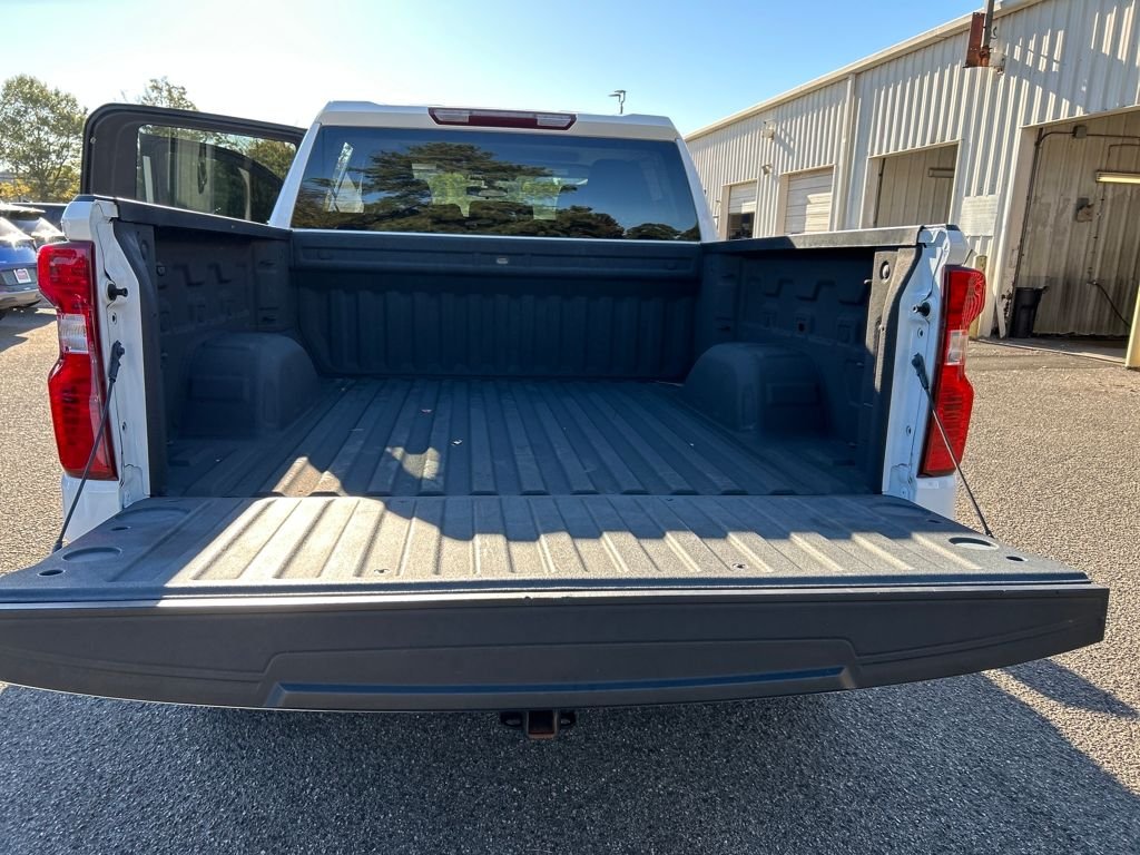 Used 2022 White Chevrolet LT image 28