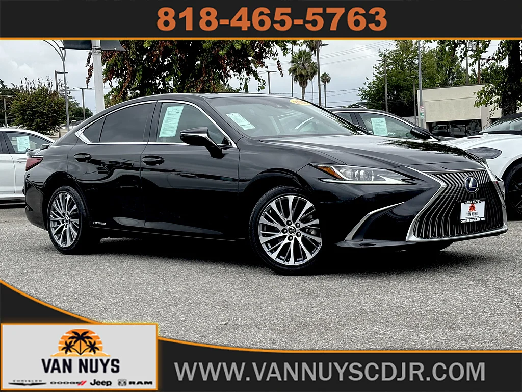 2021 Lexus ES 300h 300h's photo