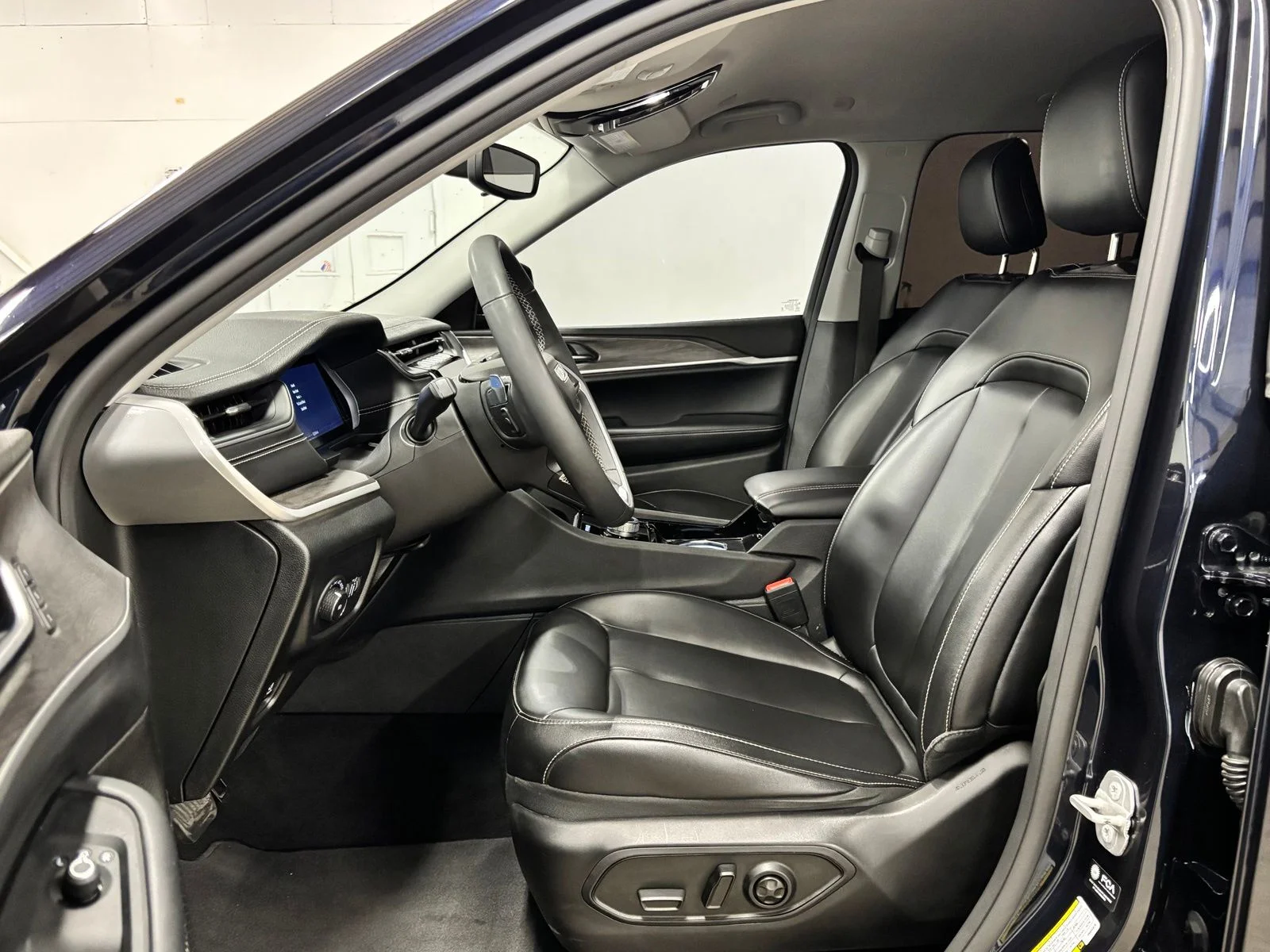 Used 2023 Black Jeep Limited image 17