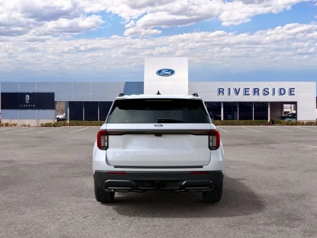 New 2027 Star White Metallic Tri-Coat Ford ST-Line image 7