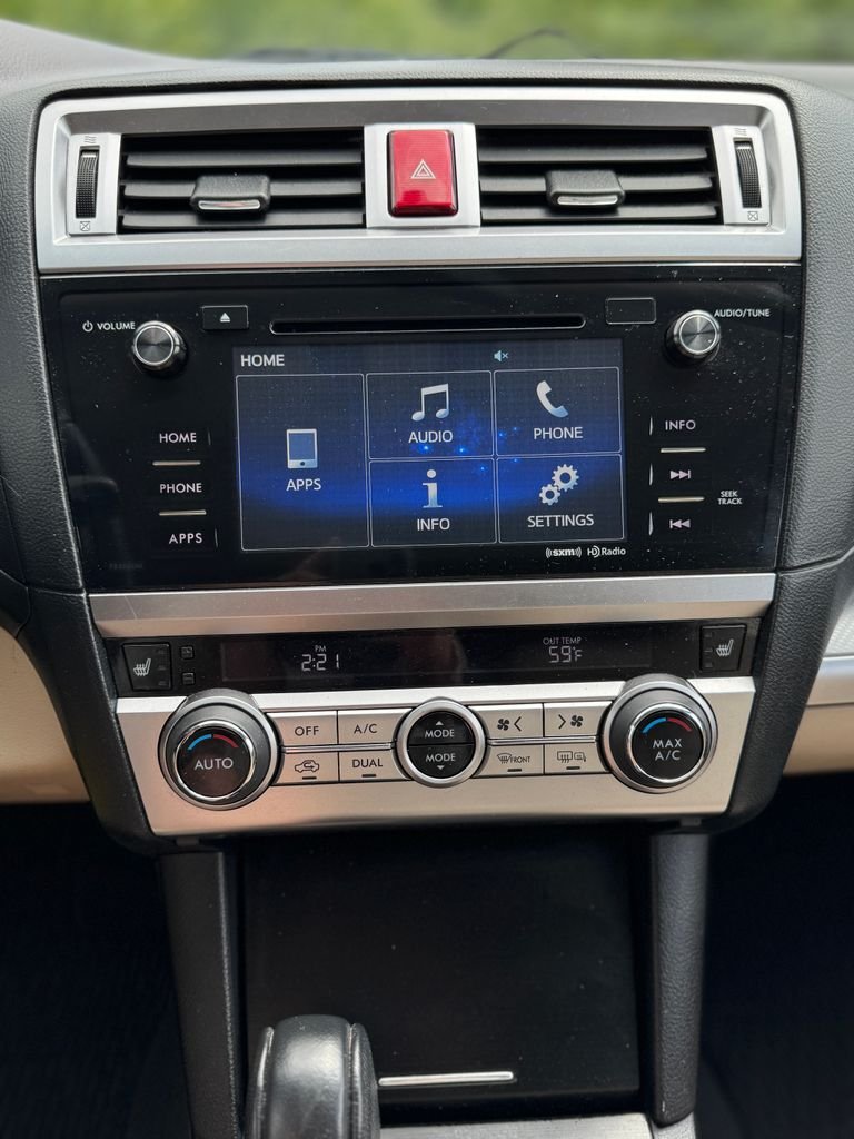 Used 2017 Wilderness Green Metallic Subaru 2.5i Premium image 18