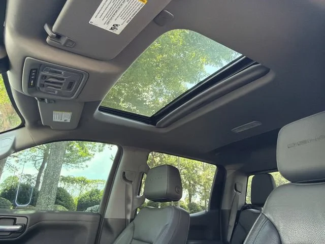Used 2021 WHITE FROST TRICOAT GMC Denali image 31