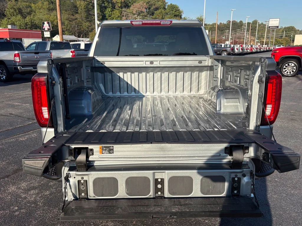 Used 2025 Sterling Metallic GMC SLT image 9