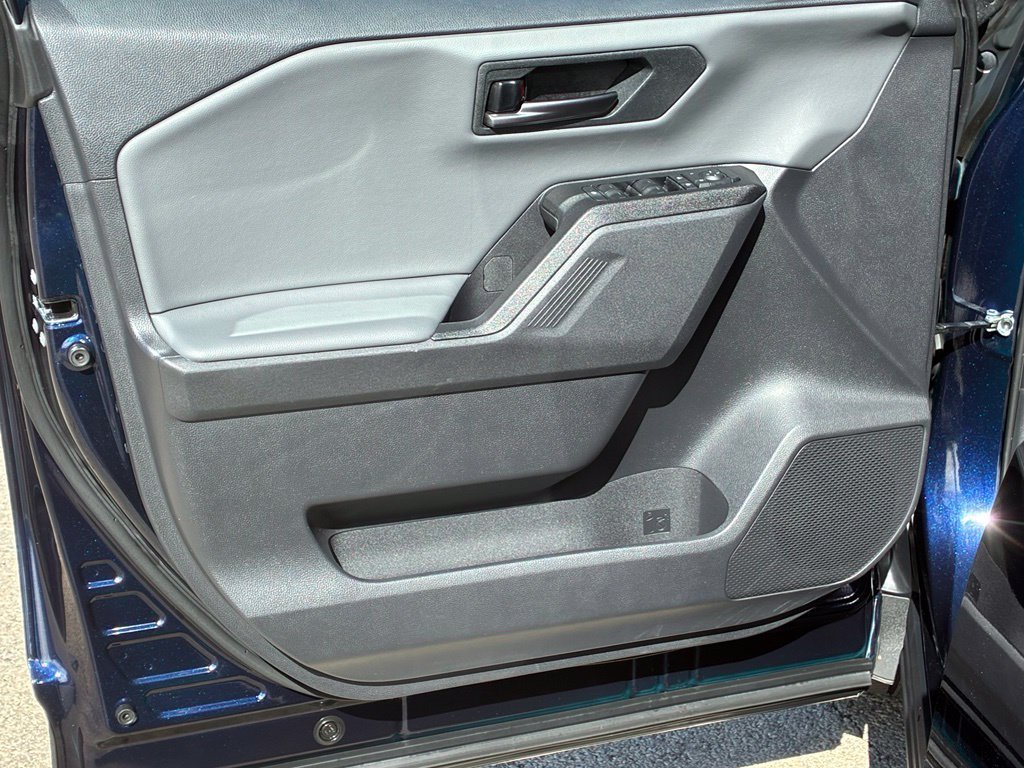 Used 2026  Toyota XLE Premium image 18