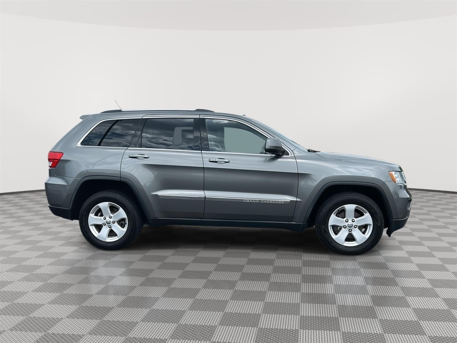 Used 2013 Jeep Grand Cherokee Laredo X with VIN 1C4RJFAT8DC573264 for sale in Olathe, KS