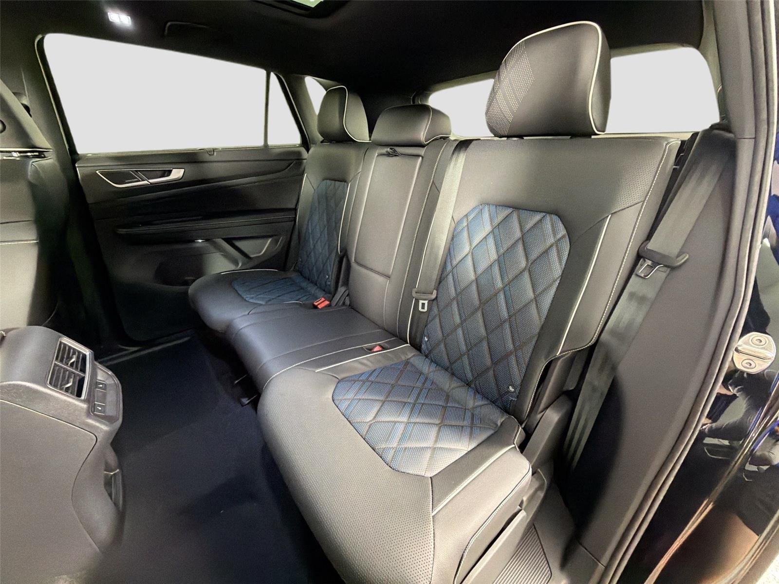 New 2026 Deep Black Pearl Volkswagen 2.0T SEL Premium R-Line image 25