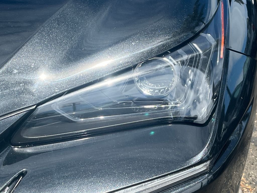 Used 2019 Black Lexus 300h image 38