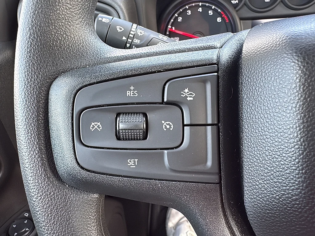 Used 2025 Summit White Chevrolet  image 18