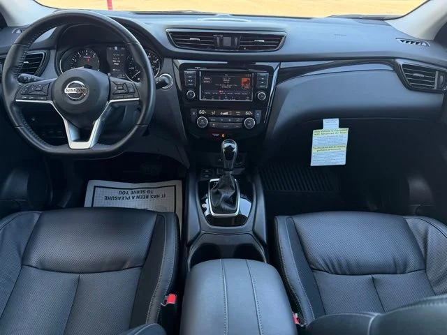 Used 2022 Red Nissan SL image 26