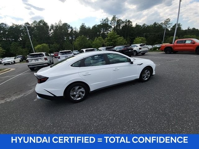Certified Used 2025 White Hyundai SE image 18