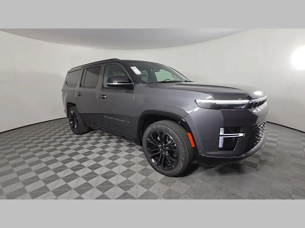 New 2026 Baltic-Gray Metallic Clear-Coat Exterior Paint Jeep Summit Obsidian image 47