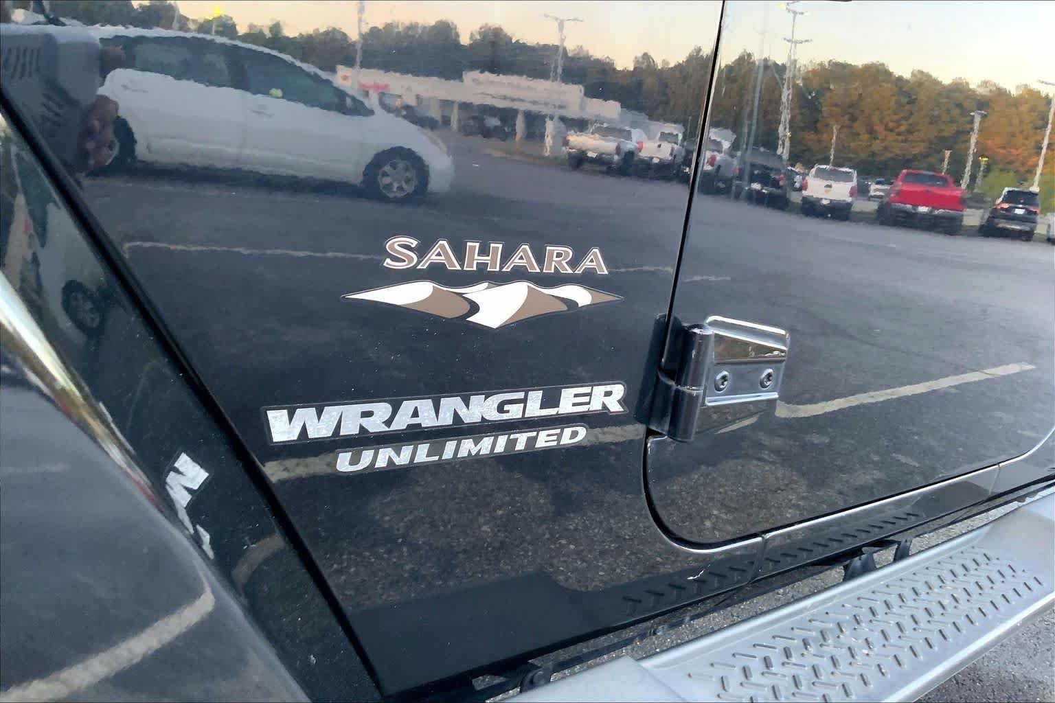Used 2016 Black Clearcoat Jeep Sahara image 9