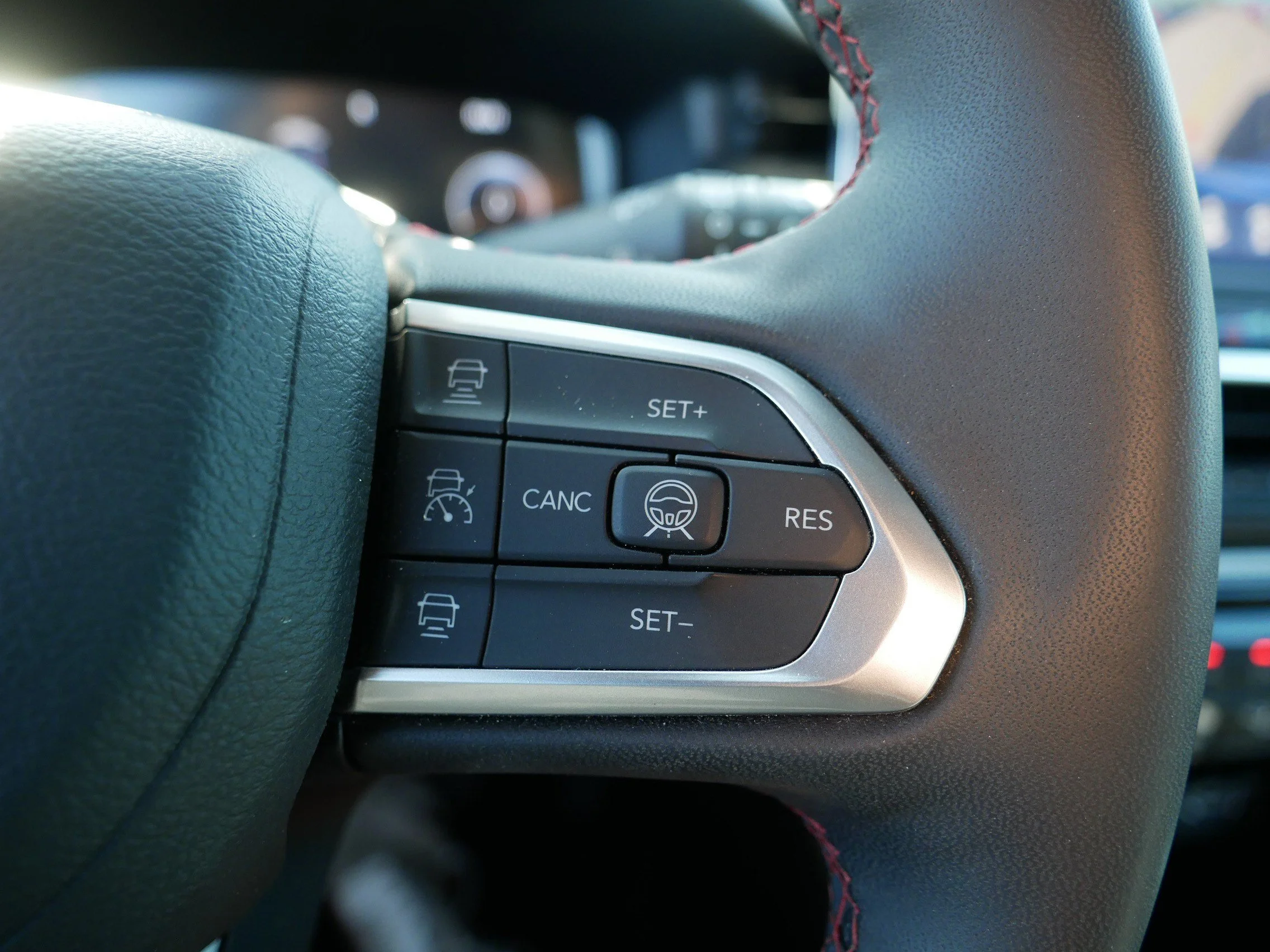 Used 2025 Hydro Blue Pearlcoat Jeep Trailhawk image 29