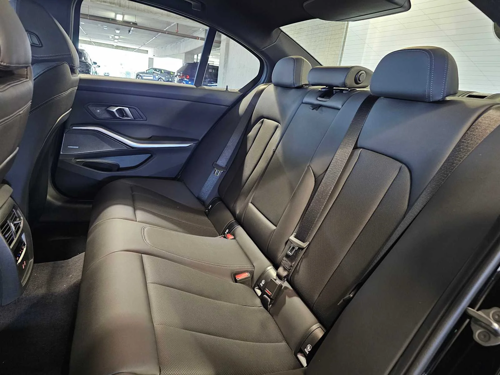 New 2026 Black Sapphire Metallic BMW 330i xDrive image 28