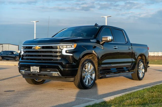 Used 2023 Black Chevrolet High Country image 3