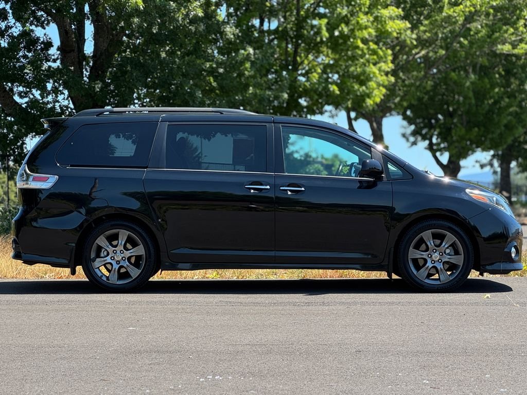 Used 2016 Midnight Black Metallic Toyota SE Premium image 8