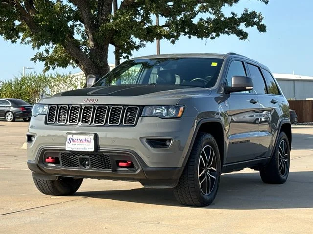 Used 2021 Gray Jeep Trailhawk image 3